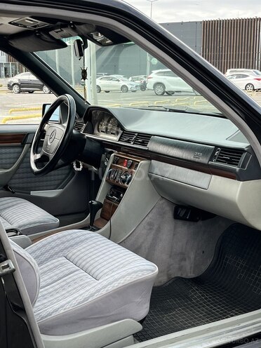 Mercedes E 220-7