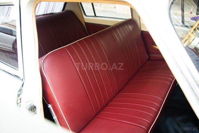 GAZ 21 "Volga"-10