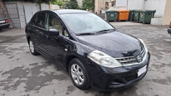 Nissan Tiida-13