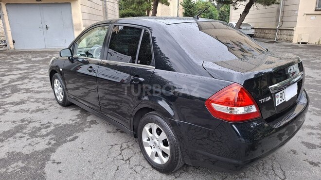Nissan Tiida-18