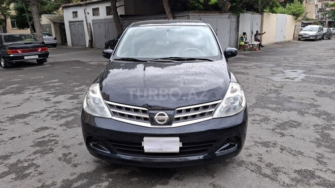 Nissan Tiida-5