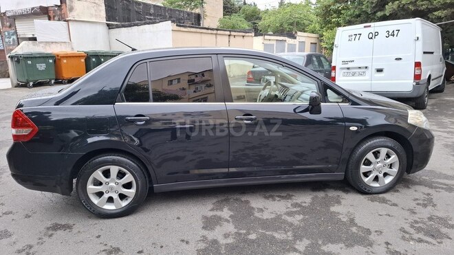Nissan Tiida-16