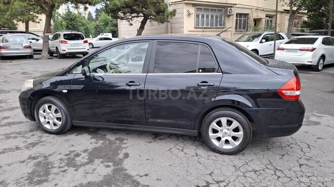 Nissan Tiida-15