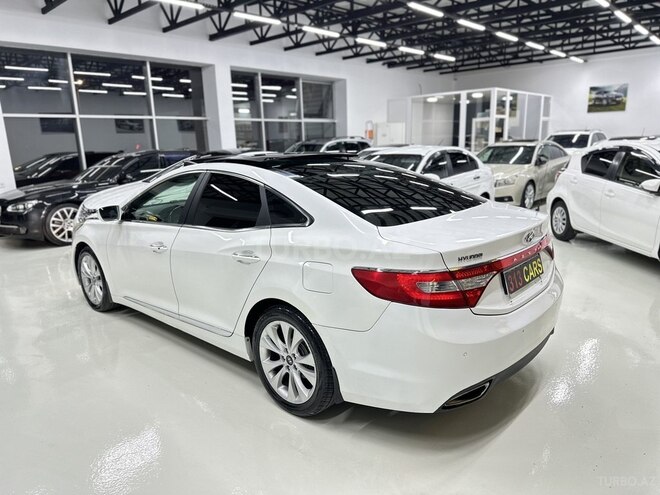 Hyundai Azera-10