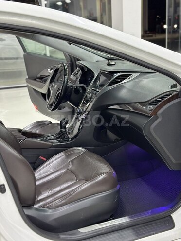 Hyundai Azera-12
