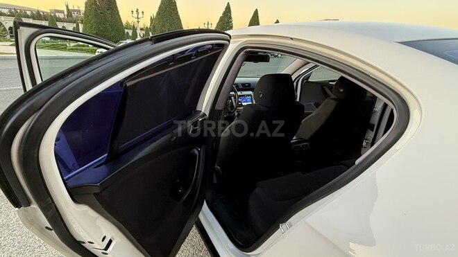 Volkswagen Passat-8