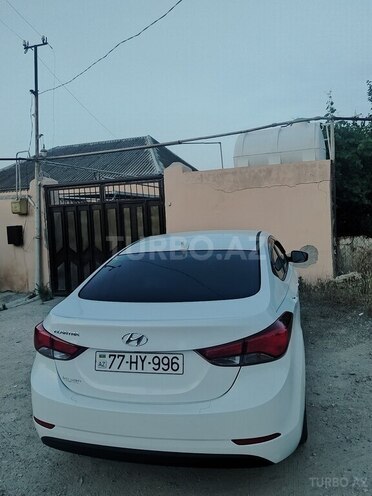 Hyundai Elantra-3