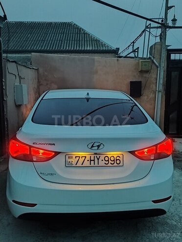 Hyundai Elantra-8
