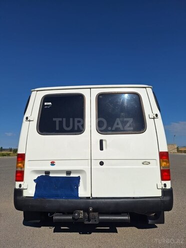 Ford Transit-8