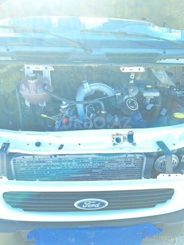 Ford Transit-15