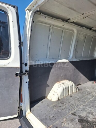 Ford Transit-13