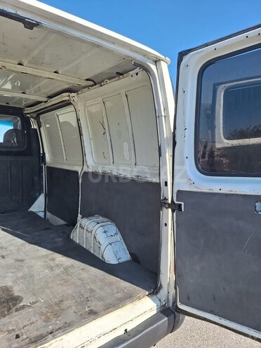 Ford Transit-12