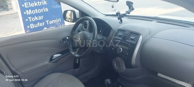 Nissan Sunny-11