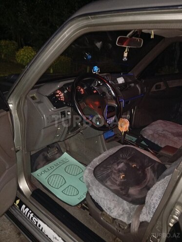 Mitsubishi Pajero-3