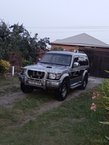 Mitsubishi Pajero-1