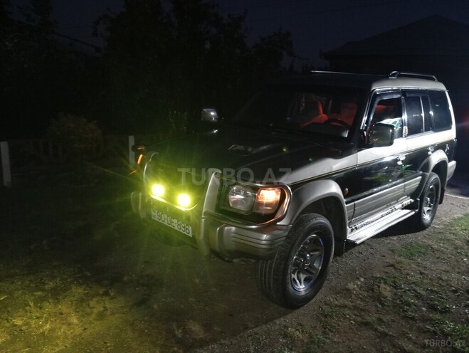 Mitsubishi Pajero-4