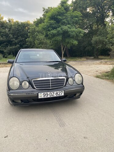 Mercedes E 220-1