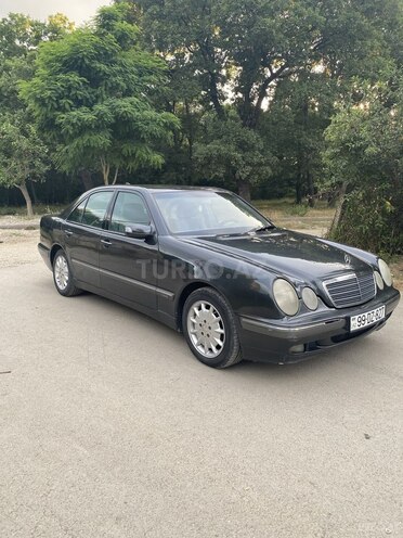 Mercedes E 220-2