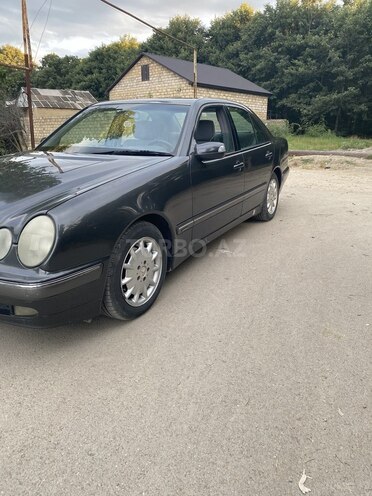 Mercedes E 220-3