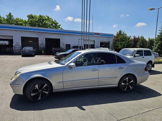 Mercedes E 270-4