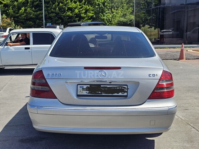 Mercedes E 270-2