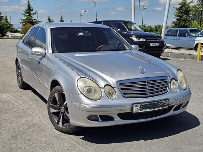 Mercedes E 270-1