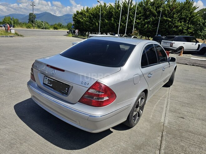 Mercedes E 270-3