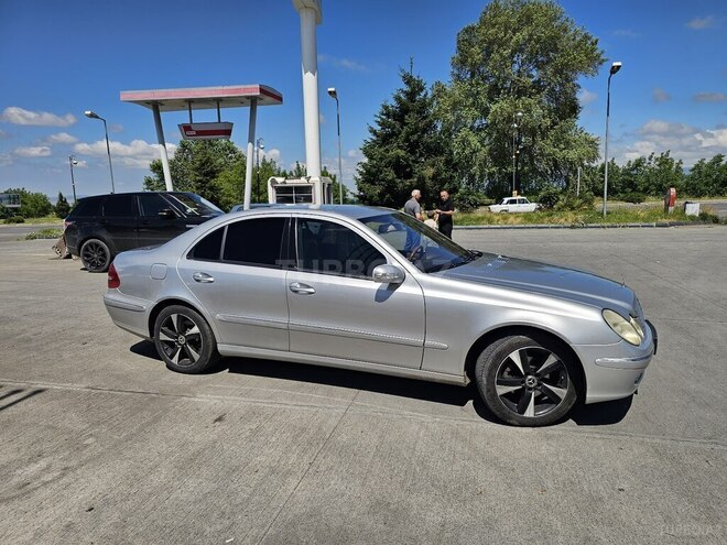 Mercedes E 270-5