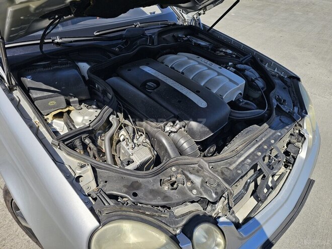 Mercedes E 270-8