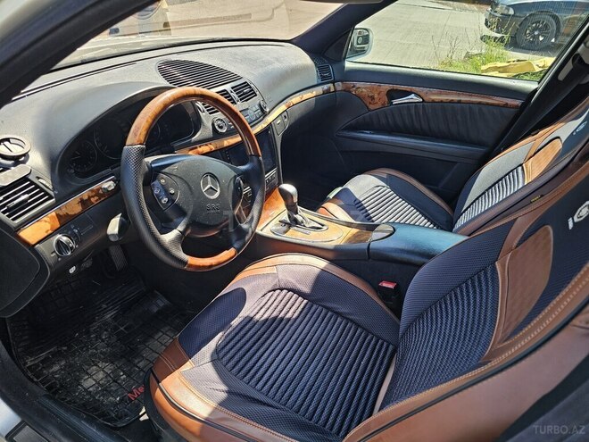 Mercedes E 270-6