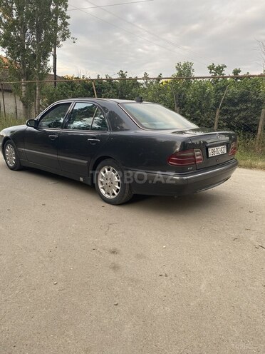 Mercedes E 220-4