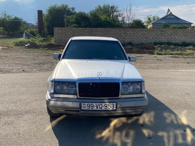 Mercedes 220 E-2