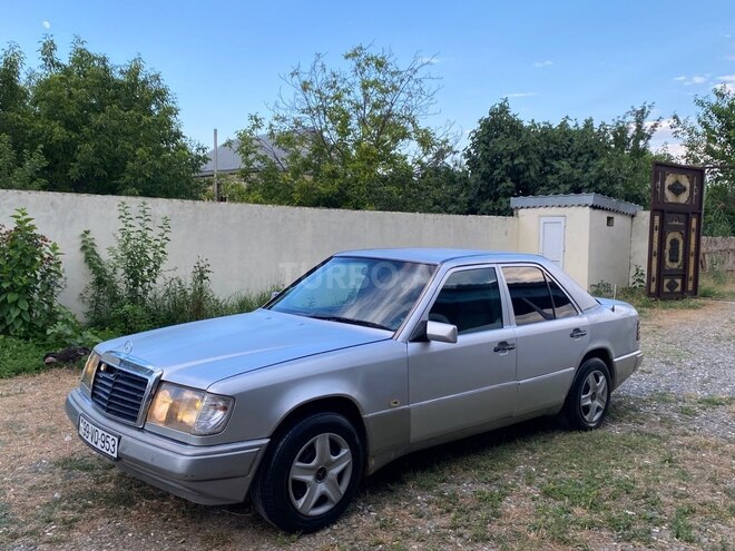 Mercedes 220 E-5