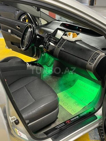 Toyota Prius-13