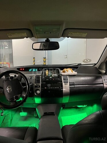 Toyota Prius-12