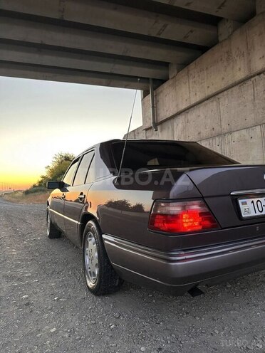 Mercedes 220 E-5
