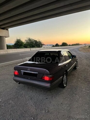 Mercedes 220 E-6