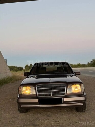 Mercedes 220 E-1