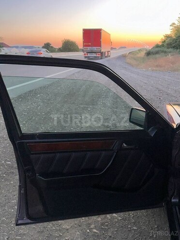 Mercedes 220 E-10