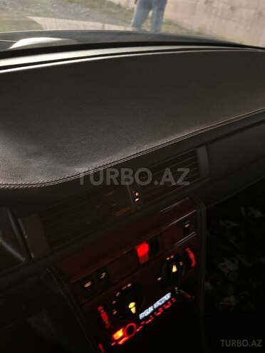 Mercedes 220 E-18