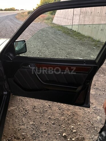 Mercedes 220 E-15