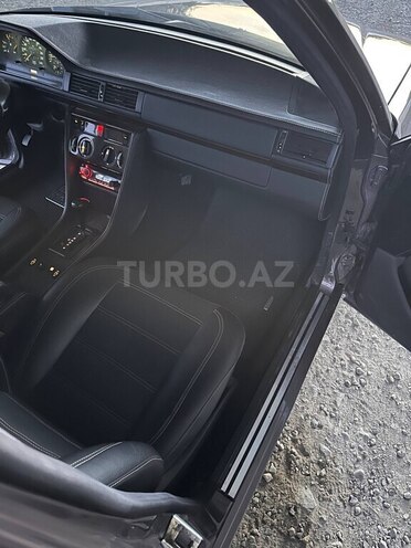 Mercedes 220 E-16