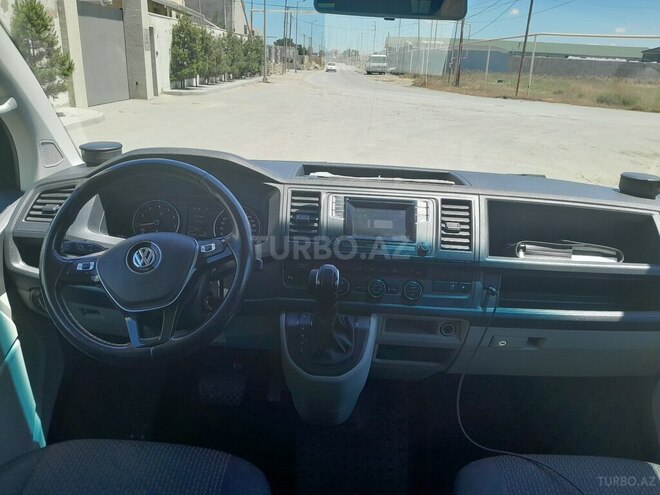 Volkswagen Caravelle-6