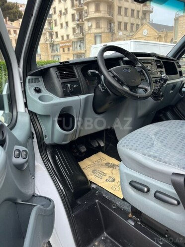Ford Transit-11