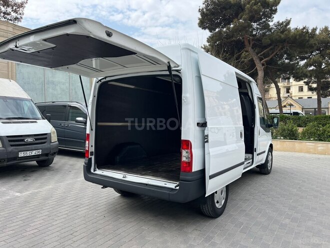 Ford Transit-14