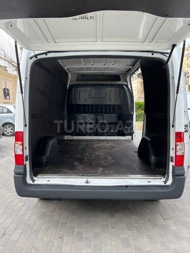 Ford Transit-16