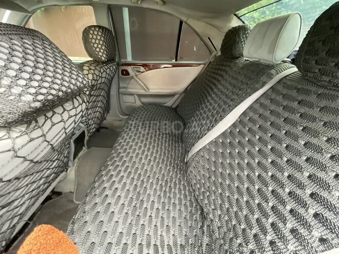 Mercedes E 220-10