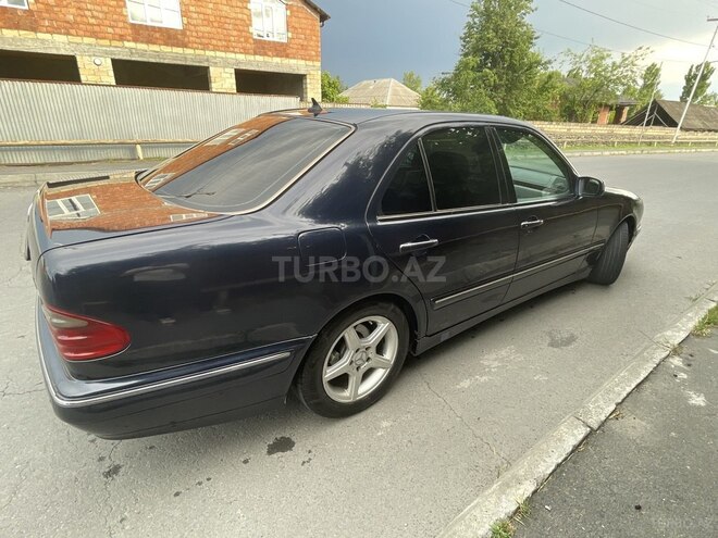 Mercedes E 220-2