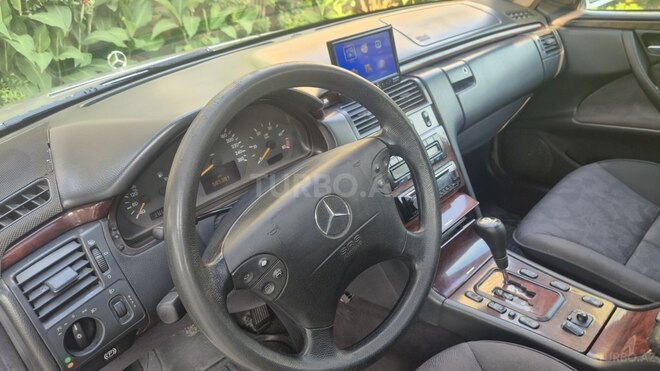 Mercedes E 220-12