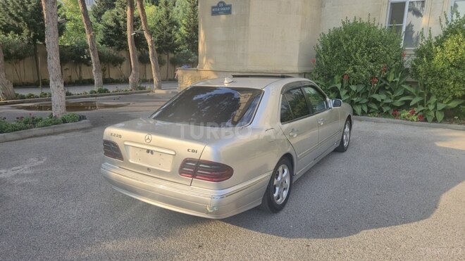 Mercedes E 220-6